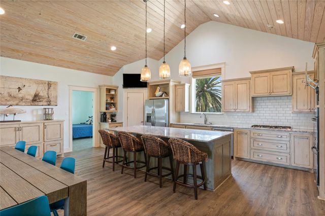 2585 Tide Drive, Crystal Beach, TX 77650