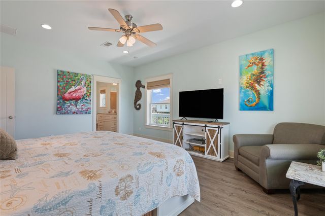 2585 Tide Drive, Crystal Beach, TX 77650