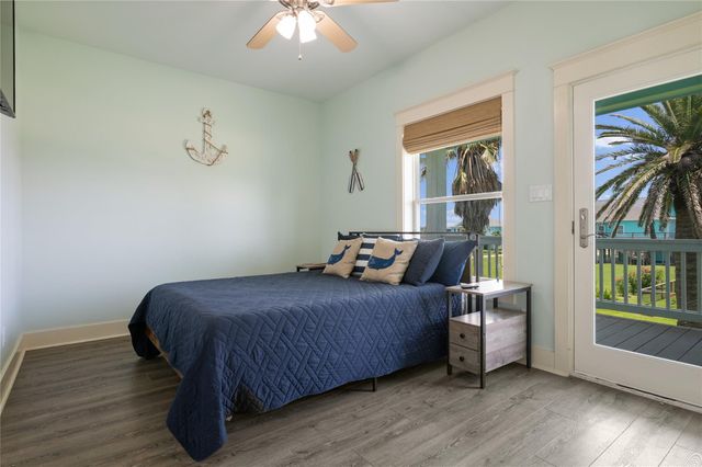 2585 Tide Drive, Crystal Beach, TX 77650