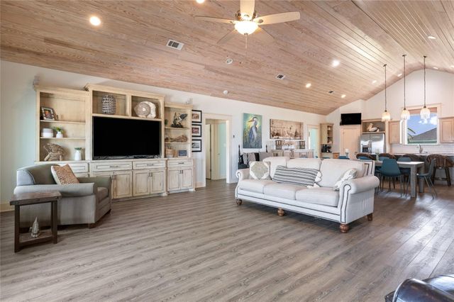 2585 Tide Drive, Crystal Beach, TX 77650