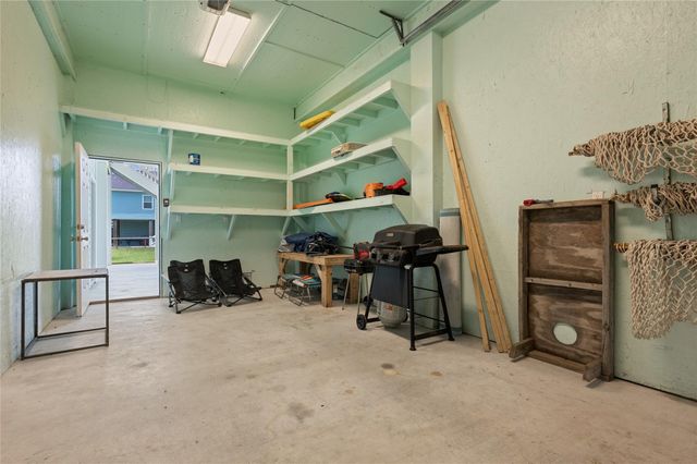 2585 Tide Drive, Crystal Beach, TX 77650