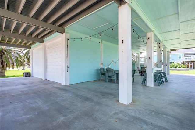 2585 Tide Drive, Crystal Beach, TX 77650