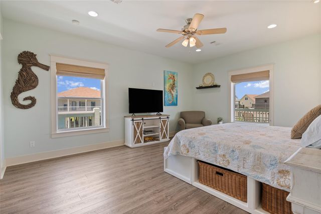 2585 Tide Drive, Crystal Beach, TX 77650