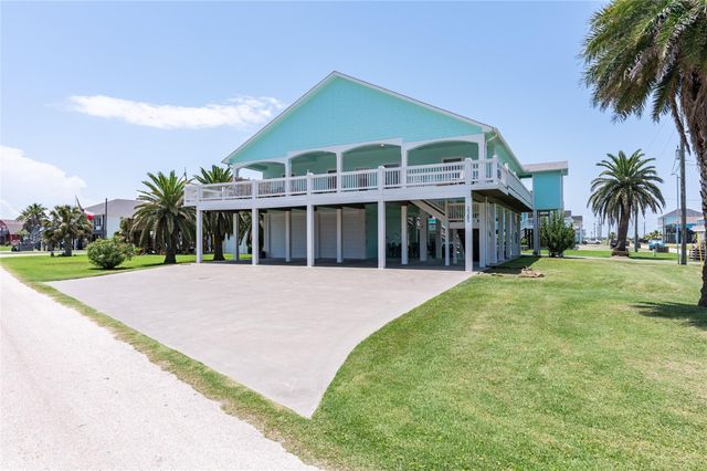 2585 Tide Drive, Crystal Beach, TX 77650