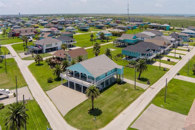 2585 Tide Drive, Crystal Beach, TX 77650