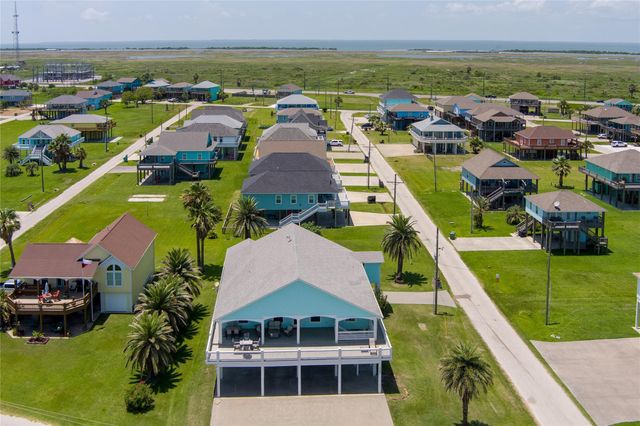 2585 Tide Drive, Crystal Beach, TX 77650