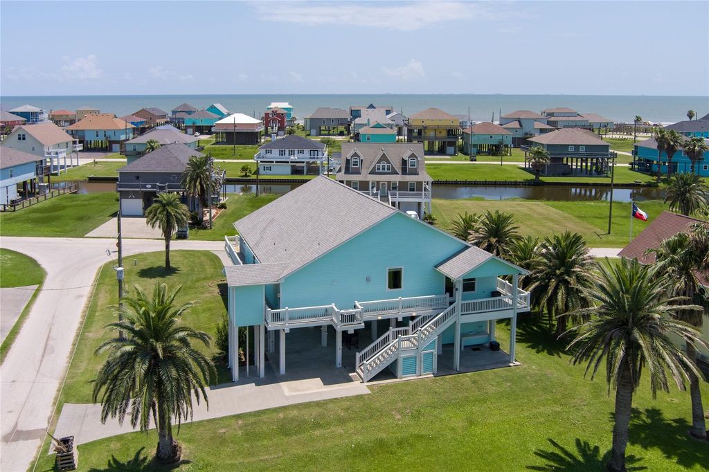 2585 Tide Drive, Crystal Beach, TX 77650