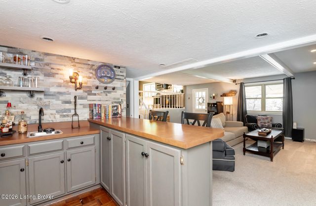 1013 Forest Ln, Goshen, KY 40026