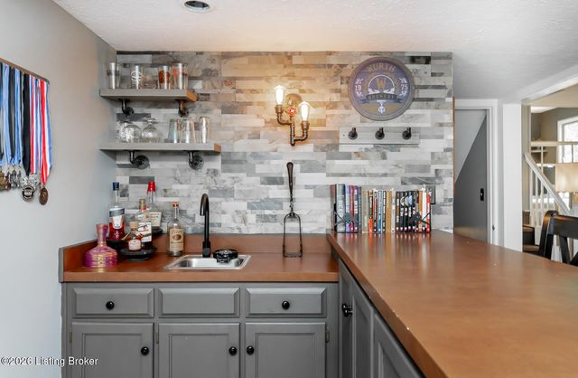 1013 Forest Ln, Goshen, KY 40026