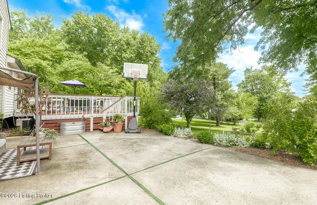 1013 Forest Ln, Goshen, KY 40026