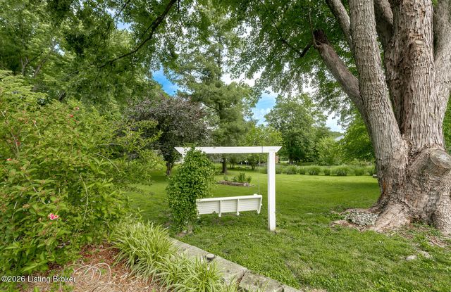 1013 Forest Ln, Goshen, KY 40026