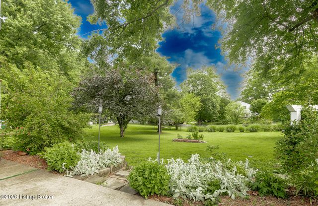 1013 Forest Ln, Goshen, KY 40026