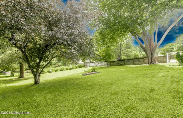 1013 Forest Ln, Goshen, KY 40026