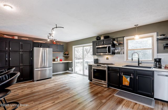 1013 Forest Ln, Goshen, KY 40026