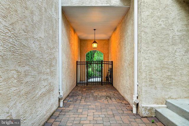 54 OLD BARN DR, West Chester, PA 19382