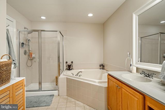 54 OLD BARN DR, West Chester, PA 19382