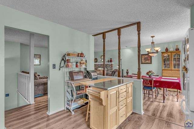 4209 SW 35th TER, Topeka, KS 66614