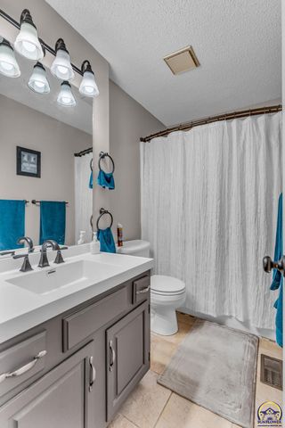 4209 SW 35th TER, Topeka, KS 66614