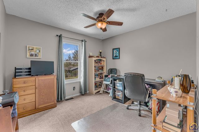 4209 SW 35th TER, Topeka, KS 66614