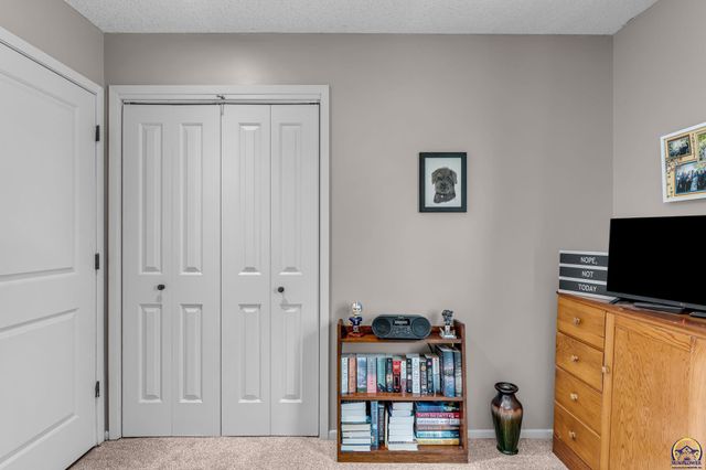 4209 SW 35th TER, Topeka, KS 66614