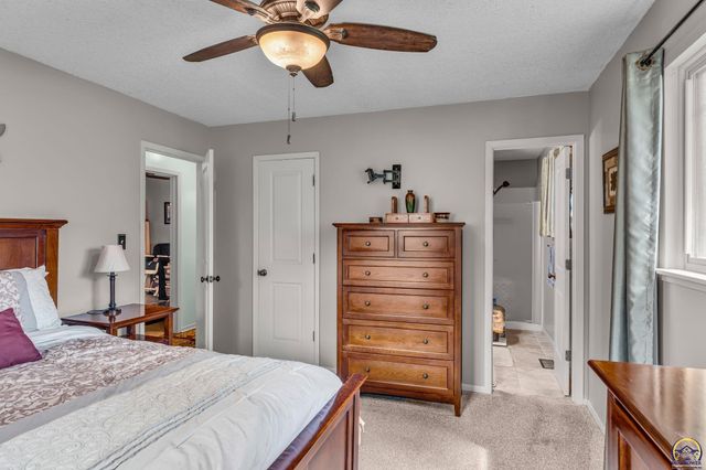 4209 SW 35th TER, Topeka, KS 66614