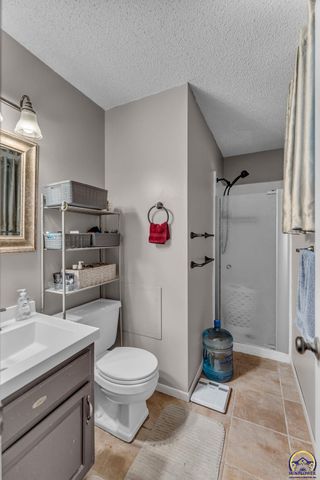 4209 SW 35th TER, Topeka, KS 66614