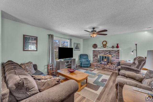 4209 SW 35th TER, Topeka, KS 66614