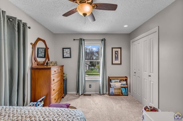 4209 SW 35th TER, Topeka, KS 66614