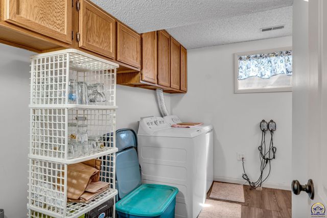 4209 SW 35th TER, Topeka, KS 66614