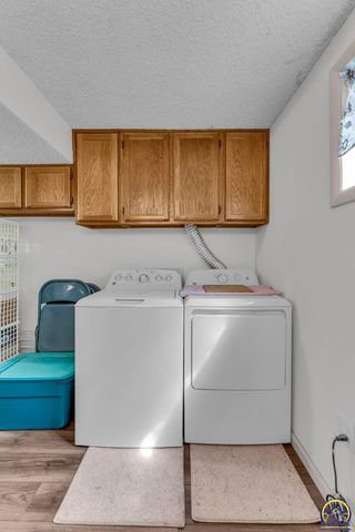 4209 SW 35th TER, Topeka, KS 66614