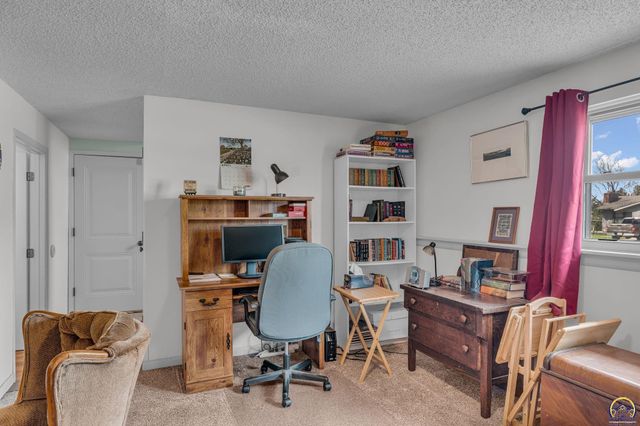 4209 SW 35th TER, Topeka, KS 66614