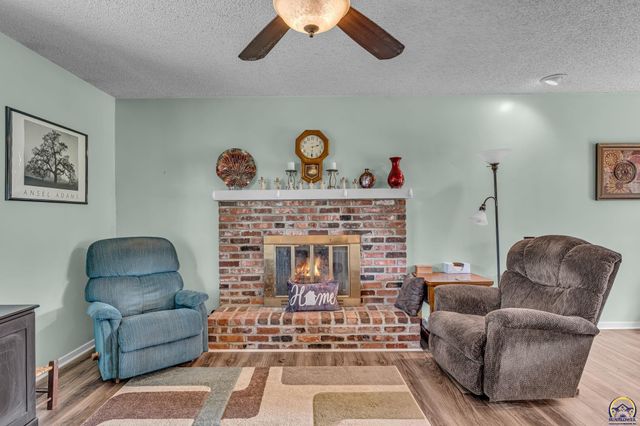 4209 SW 35th TER, Topeka, KS 66614