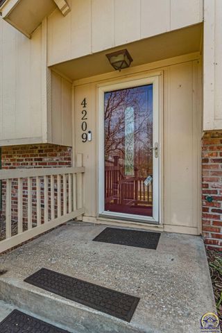 4209 SW 35th TER, Topeka, KS 66614