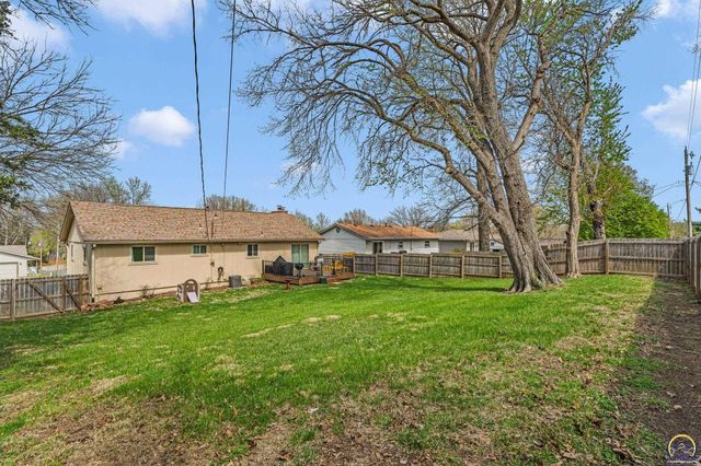 4209 SW 35th TER, Topeka, KS 66614