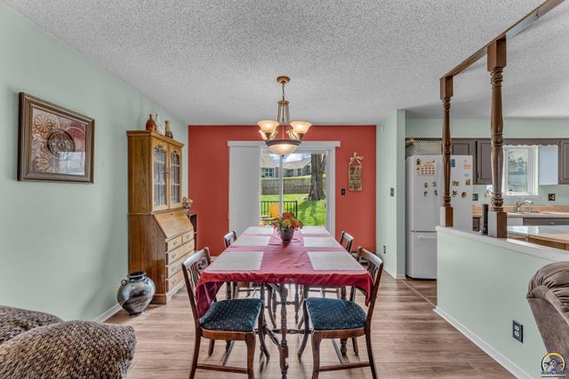 4209 SW 35th TER, Topeka, KS 66614