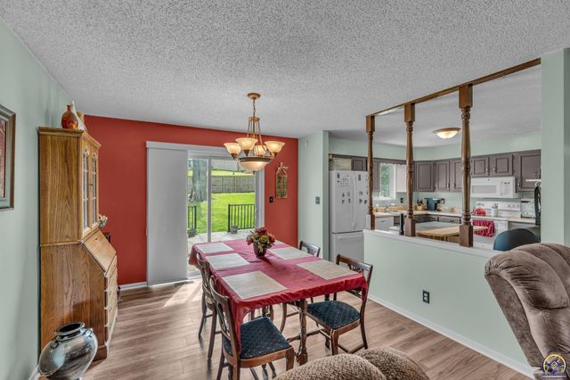 4209 SW 35th TER, Topeka, KS 66614