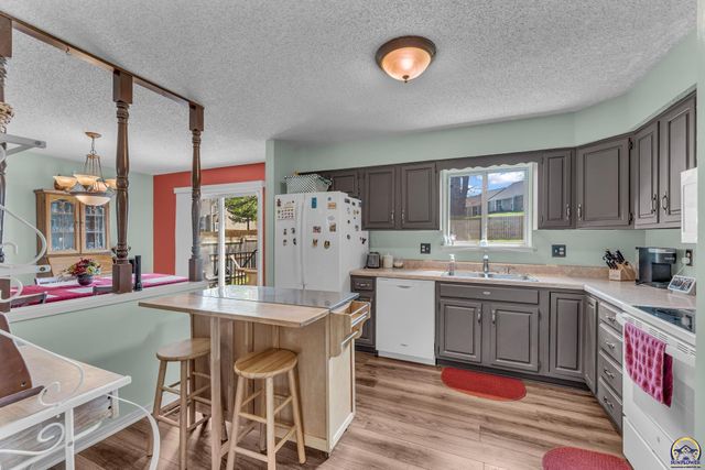4209 SW 35th TER, Topeka, KS 66614