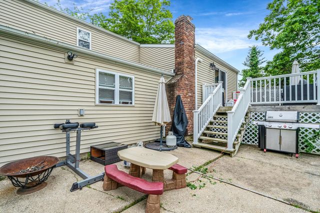 182 Crystal Brook Hollow Road, Port Jefferson Station, NY 11776