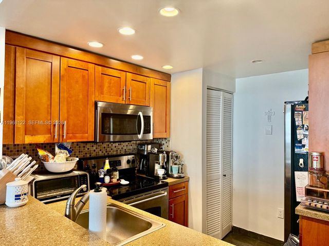 600 NE 36th St 820, Miami, FL 33137