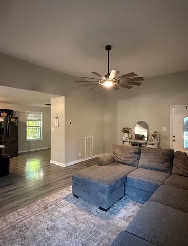 3828 Maliki Dr, Clarksville, TN 37042