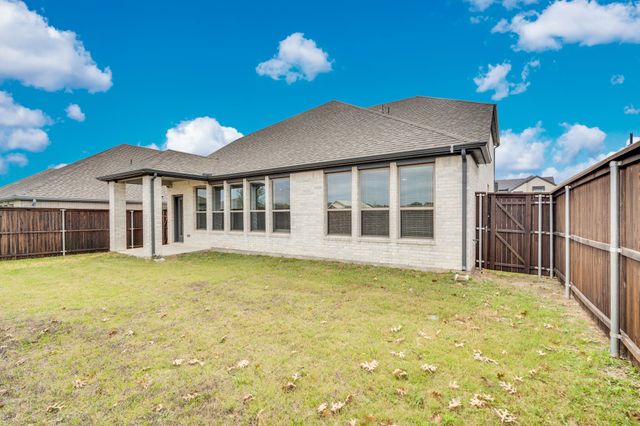 325 Adwood Drive, Waxahachie, TX 75165