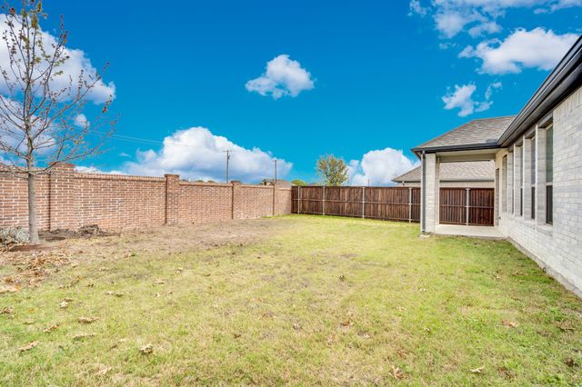 325 Adwood Drive, Waxahachie, TX 75165