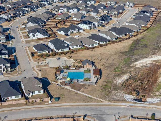 325 Adwood Drive, Waxahachie, TX 75165