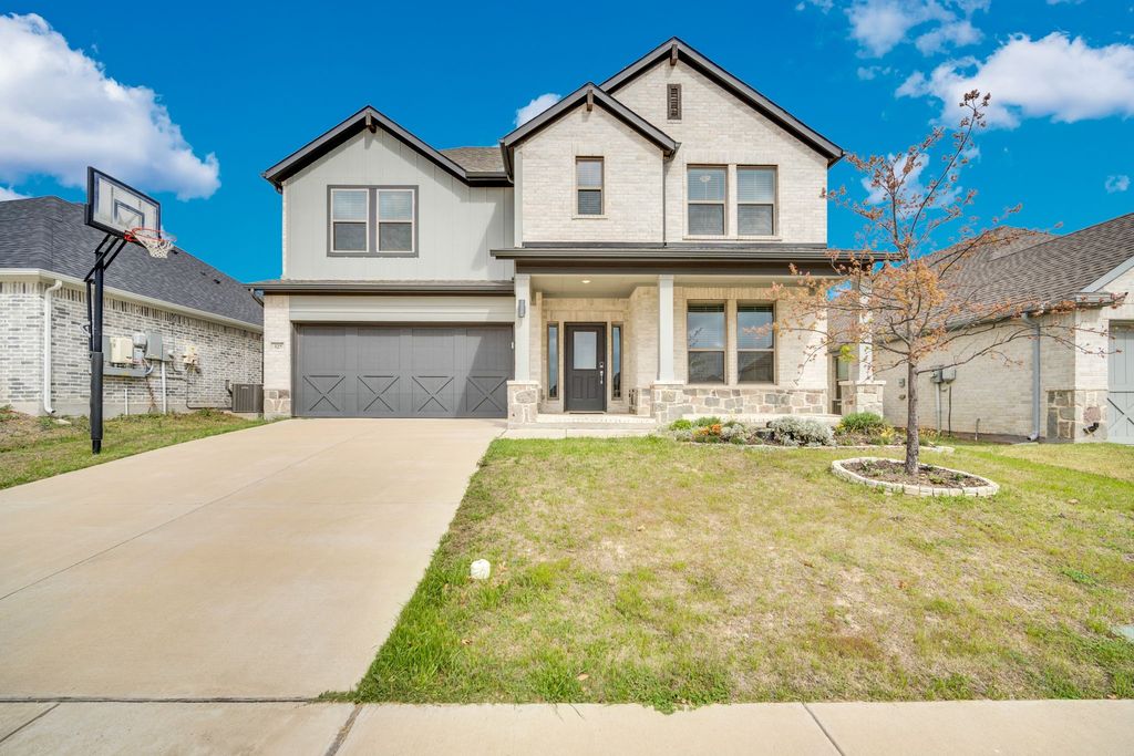 325 Adwood Drive, Waxahachie, TX 75165