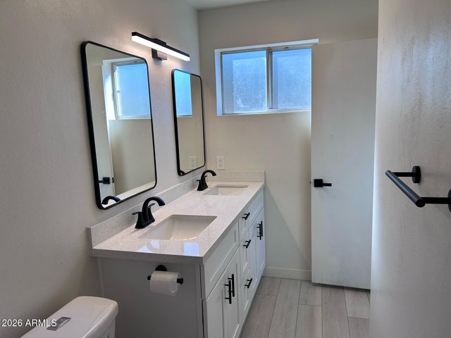 6221 E GELDING Drive, Scottsdale, AZ 85254