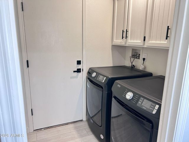 6221 E GELDING Drive, Scottsdale, AZ 85254