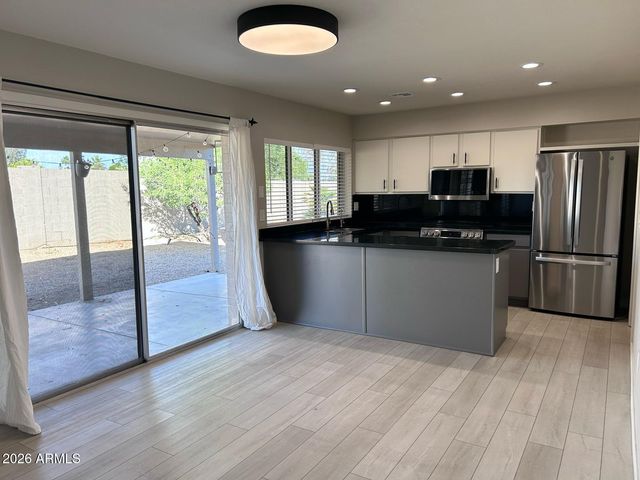 6221 E GELDING Drive, Scottsdale, AZ 85254