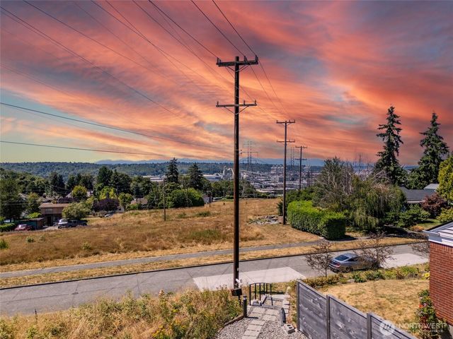 4524 12th Avenue S, Seattle, WA 98108
