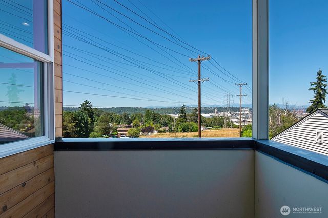 4524 12th Avenue S, Seattle, WA 98108