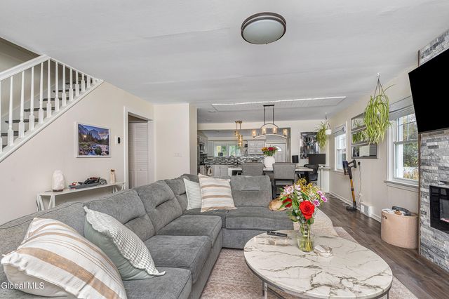 2040 Arkona Court, Niskayuna, NY 12309